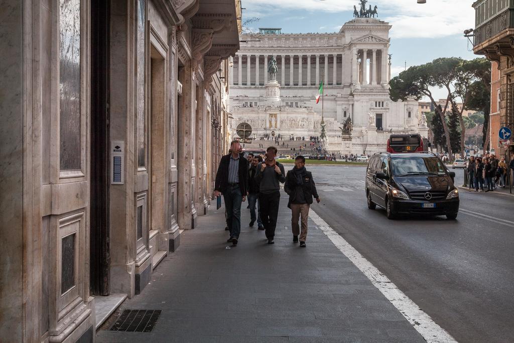 Amazing Suite Piazza Venezia Rome Exterior photo